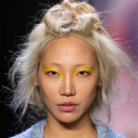 Runway Hair Make Up Anna Sui New York Fashion Best Makeup Products Makeup Looks Hair