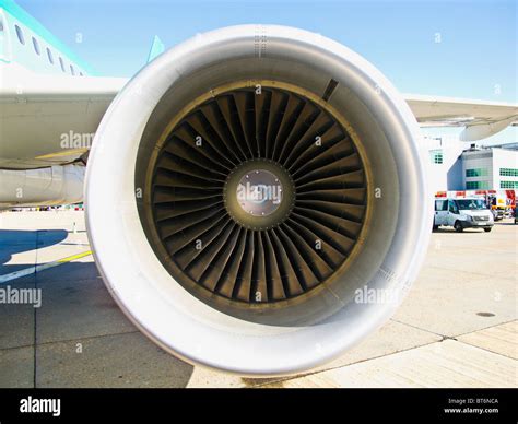 Airbus A320 Engine Stock Photo 32110634 Alamy