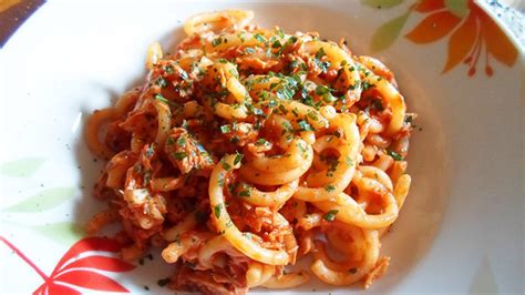Unfortunately i realized out half way through that i was out of tomato paste and had to use tomato sauce and it still came out tasty. Make Pasta With Salmon And Tomato Sauce - DIY Food ...