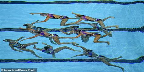 Synchronized Swimmers Struggle For Appreciation At Worlds Daily Mail