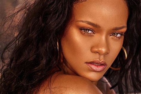 Rihanna Sets Her Eyebrows With Soap