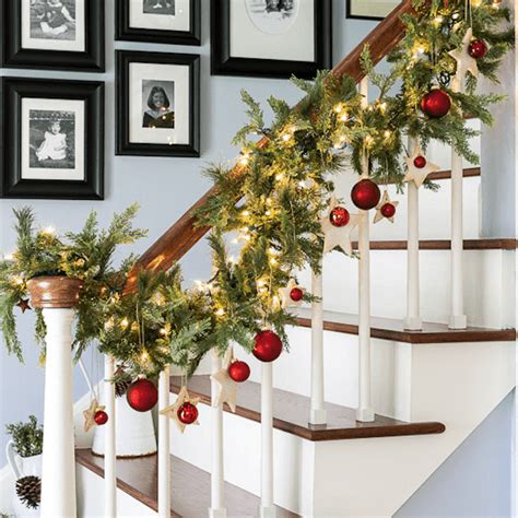 9 Beautiful Staircase Decorations For Christmas