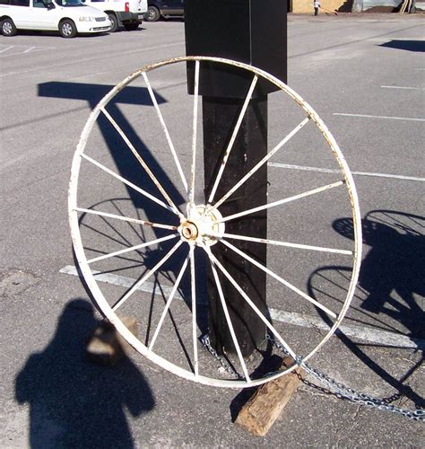 Triple A Resale Vintage Metal Wagon Wheel