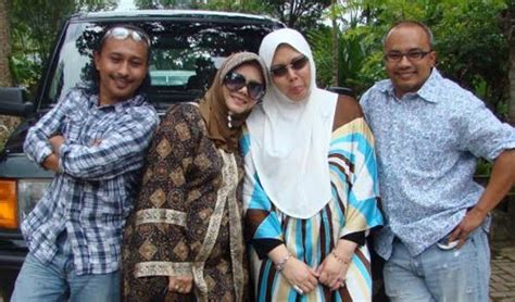 All story about the former queen of malaysia,hrh permaisuri siti aishah. uncleseekers: Permaisuri Siti Aishah - Part 2