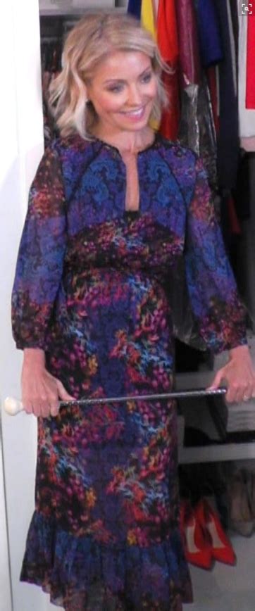 Who Made Kelly Ripas Blue Print Dress Kelly Fashion Fashion 2016