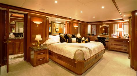 There are a lot of advantages to having the master suite on the main floor of a home. Luxury Yacht Charter CARTE BLANCHE - Wheels Master Suite ...
