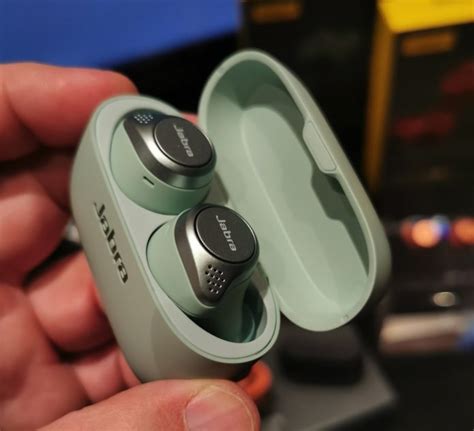 The elite active 75t's rubberized coating gives these tiny earbuds better grippability, a more secure fit, and makes them a little less drop prone. Jabra Elite Active 75t gli auricolari senza fili ...