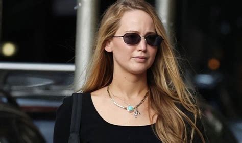 Judge The Jewels Jennifer Lawrence Cant Stop Wearing This Vintage