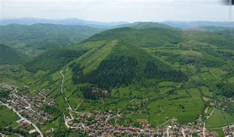 Pirámides Bosnias: La colina de Visocica en la población ...