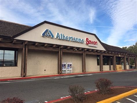 Exploring The Old Albertsons Building Photos