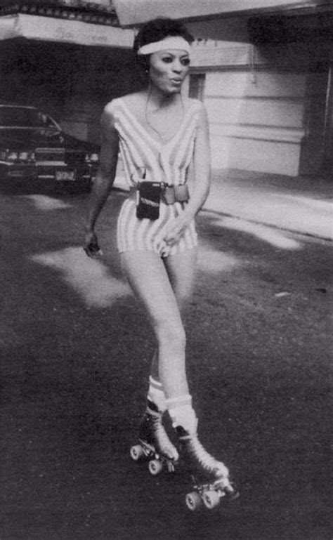 When Roller Disco Was All The Rage 16 Interesting Vintage Photos Of Famous People On Roller