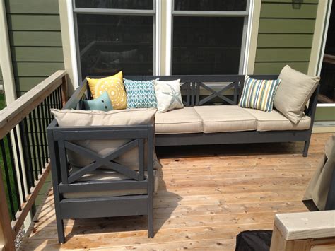 Not only did they create an entire outdoor sectional but they also did it using cedar fence pickets! Ana White | Weatherly patio sectional seats 6 - DIY Projects