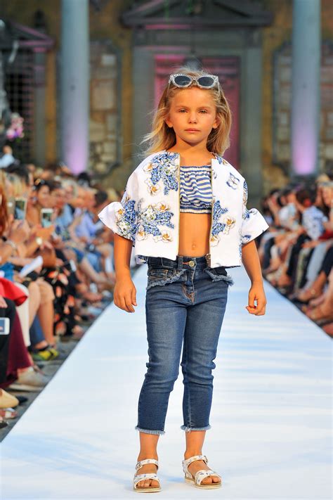 Little Girl Fashion Show Depolyrics