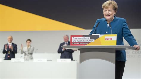 Cdu Parteitag Angela Merkel Eröffnet Cdu Parteitag In Hamburg Zeit