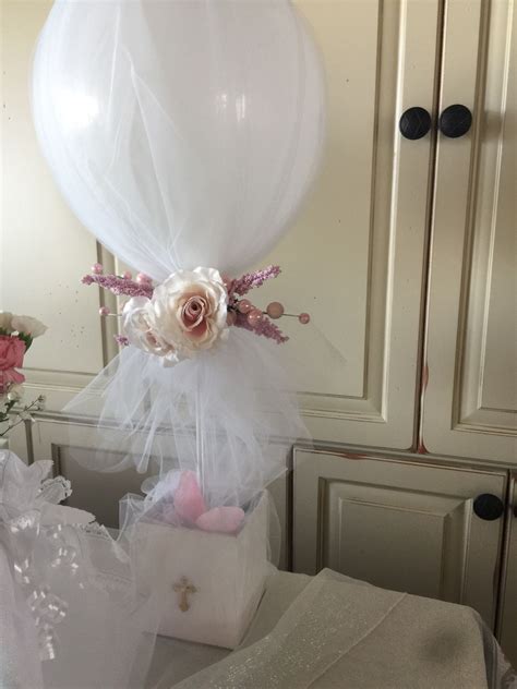 Tulle Balloon Centerpiece Embellished With Rosespearl Spray And Tulle