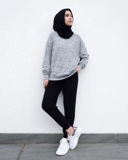 Jika anda sedang mencari inspirasi outfit dengan nuansa army look, cobalah beberapa rekomendasi outfit menarik yang akan diulas lebih lanjut berikut ini. Fashion Wanita Hijab Casual - Hijab Lifestyle