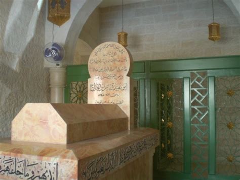 Abu ubaidah viel hem later aan en. Abu Ubaidah ibn al-Jarrah - Wikipedia
