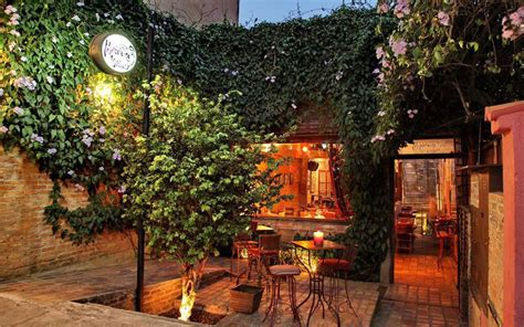 12 bares que você precisa conhecer na rua aspicuelta na vila madalena