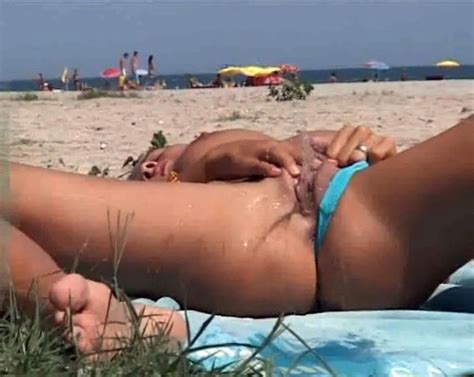 Busty Girl Rubs Her Pussy Peeing At The Beach Pissing Free Nude Porn