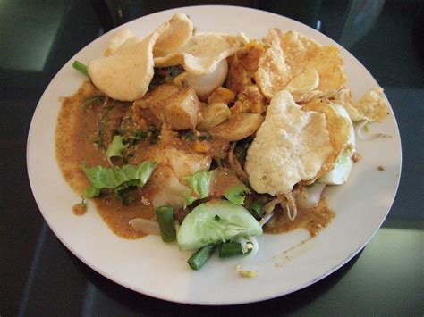 The cashews do lend a lighter taste compared to most traditional indonesian peanut sauces, and. Gadogado - Wikipedia