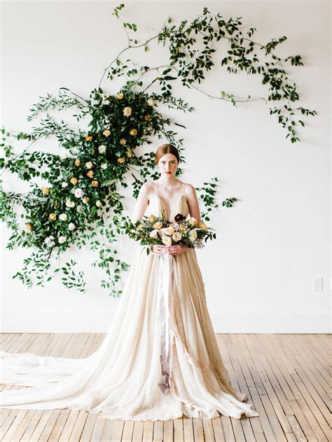 A Modern Ethereal Wedding Idea In White And Gold