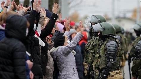 Belarus Tens Of Thousands Protest Defying Warning Shots Cnn