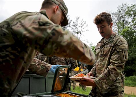 Us Army On Twitter Field Feeding Teams Fuel Red Arrow Soldiers