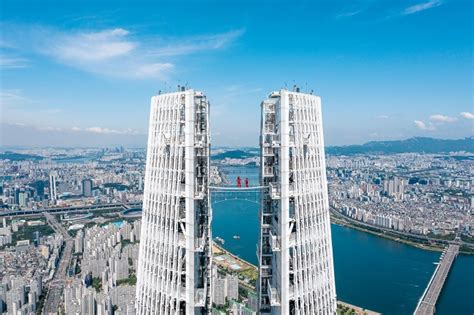 Lotte World Tower Showcases Skywalk Program Be Korea Savvy