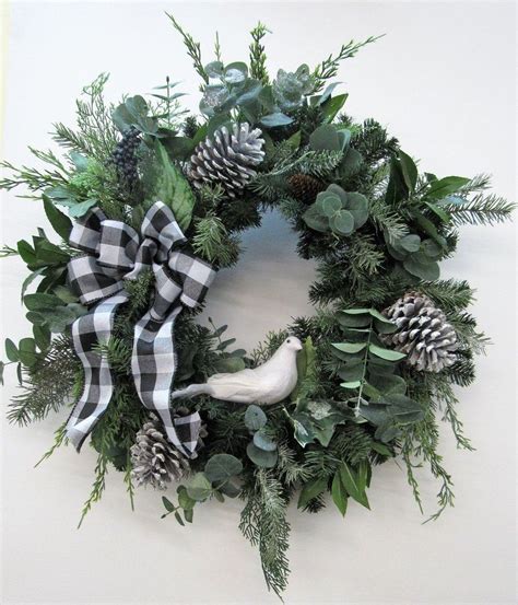 Beautiful Winter Wreaths Design Ideas 12 Pimphomee