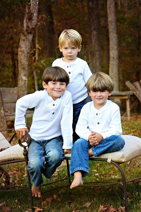 Siblings photography | Sibling photography, Sibling photography poses, Brothers photography