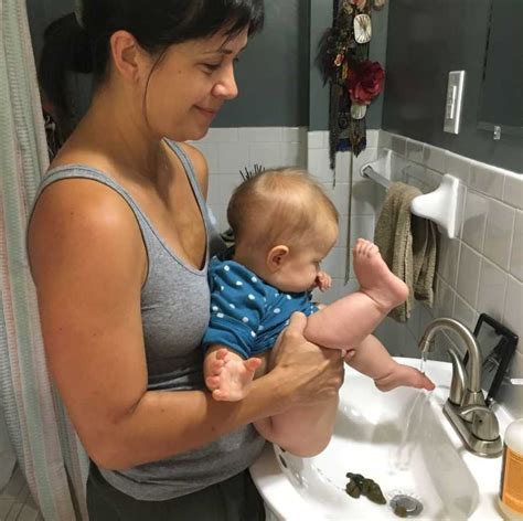 Go Ask Mum Mum Ditches Nappies And Holds Babies Over The Toilet Or Sink