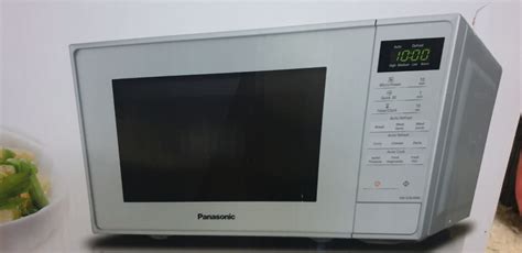 New Panasonic Nn E28jmmbpq 800w Standard 20l Microwave Silver