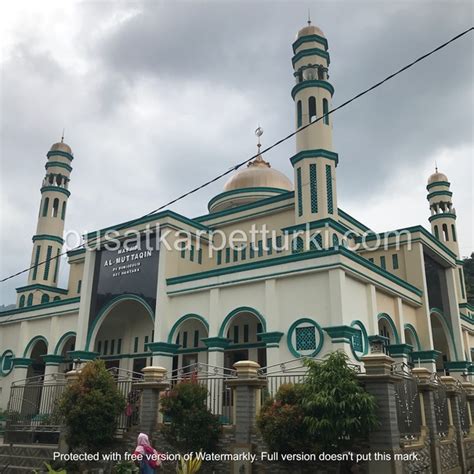 Located in the central area of the singapore island, the mosque serves the residents of ang mo kio housing estates and it can accommodate up to 2,700 worshippers. Masjid Al-Muttaqin Desa Buni Geulis Kuningan - Pusat ...