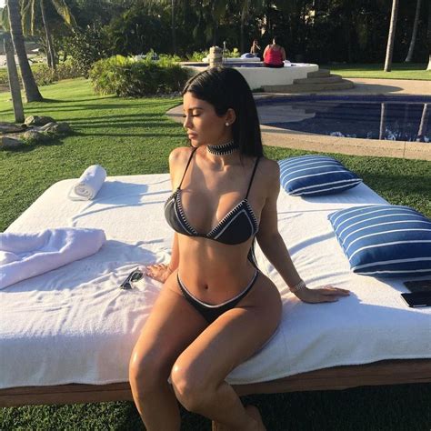 Photos Kylie Jenner Rocks Sexy Bikini As She Celebrates Her Th Hot