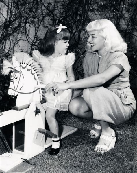 Lana Turner With Her Daughter C 1947 Old Film Stars Old Movie Stars Golden Age Of Hollywood