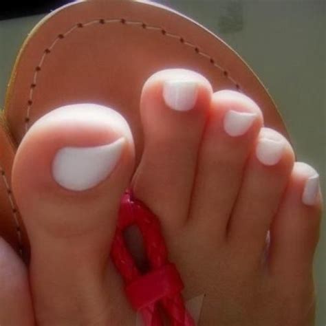 See full list on wikihow.com White summer toes