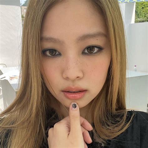 Pin By Neko On 𝘉𝘓𝘈𝘊𝘒𝘗𝘐𝘕𝘒 ♕ Nose Ring Black Pink Rosé And Jennie