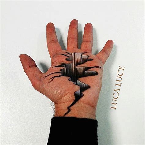 Artist Creates Mind Bending Optical Illusions On The Palm Of His Hand