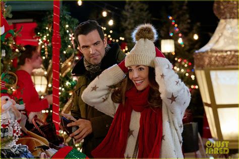 Taylor Cole Benjamin Ayres Search For Her Long Lost Family In Hallmark S Long Lost Christmas