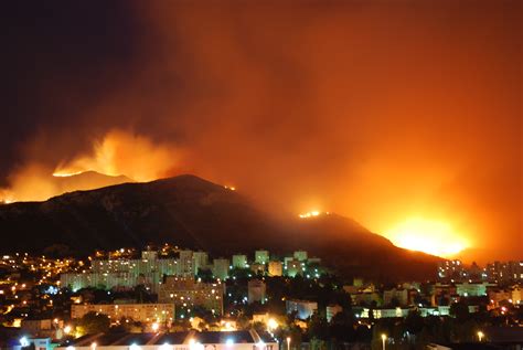 Un incendie s'est déclaré samedi 17 juillet dans un immeuble de la cité des flamants (14e). DSC_1637 - Incendie de Marseille, avant et après ...