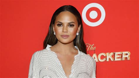 Chrissy Teigen Apologizes For Past Bullying Tweets Calling Herself A ‘ahole And ‘troll