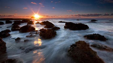 Sunset Over The Maori Bay New Zealand Hd Wallpaper Backiee