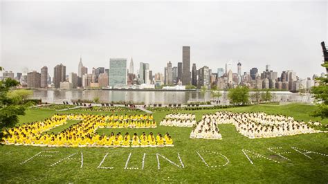 A Falun Gong Tradition Forms In A Long Island City Park