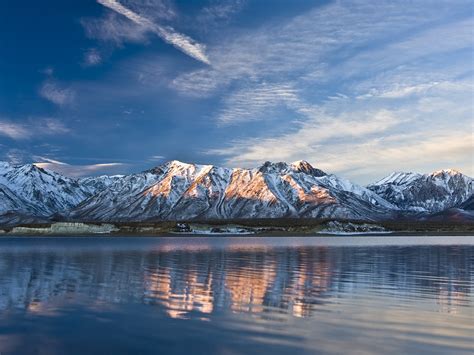 Wallpaper Lake And Snow Capped Mountains In Winter 2560x1440 Qhd