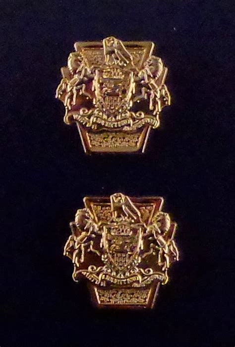 Pennsylvania Keystone Shape Gold Coat Of Arms Uniform Collar Pins