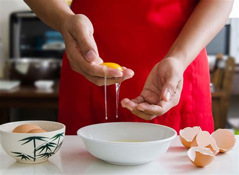 Heres How To Separate Egg Yolks From Egg Whites — Eat This Not That