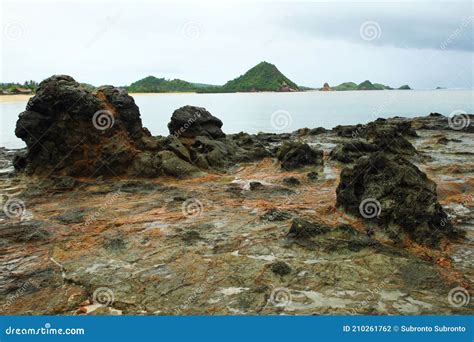 Kuta Beach In Lombok With Rocks Amazing Tourist Attractions In Lombok