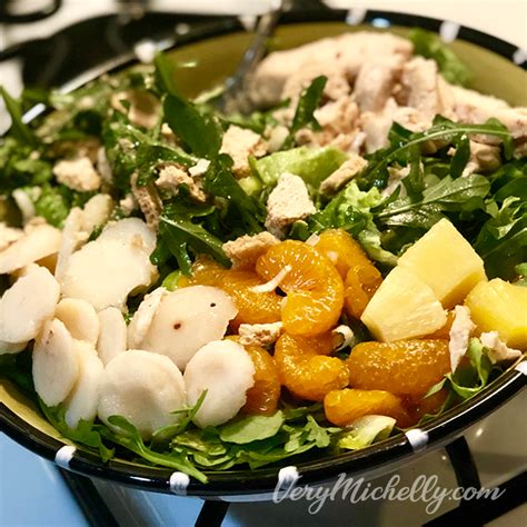 Chicken, almonds, water chestnuts, pimentos, celery, lemon juice, mayonnaise, cheddar cheese, cream of chicken soup and french fried onions. Asian Chicken Salad with Water Chestnuts | Asian chicken ...