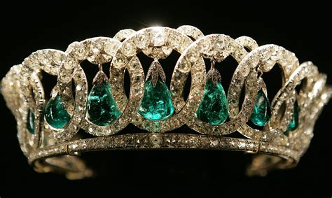 Emerald Tiara From The Crown | POPSUGAR Fashion