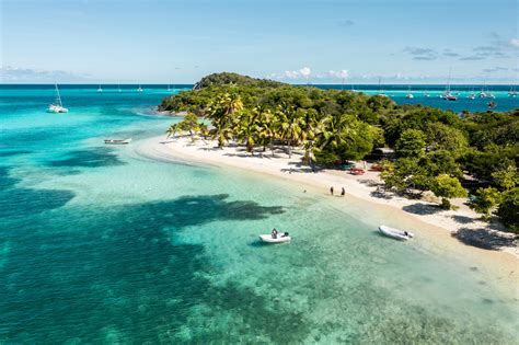Caribbean – Saint Vincent and the Grenadines – Tobago Cays • lonelybay